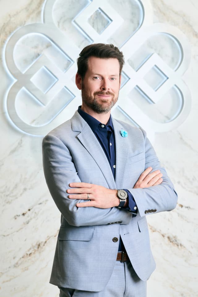 Acne Scar Treatment: Dr. Bader at his clinic