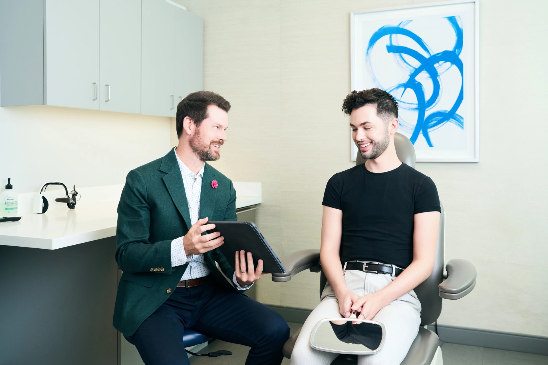 Tip plasty Dallas: Dr. Bader shows patient before and after pictures